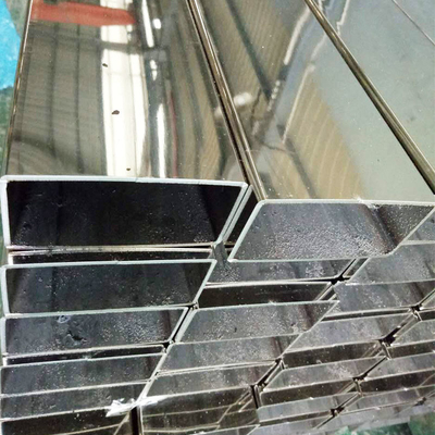 Tuyau d'acier inoxydable sans couture standard de TISCO à vendre solides solubles 201 304 tube carré en acier polonais de 316 catégories